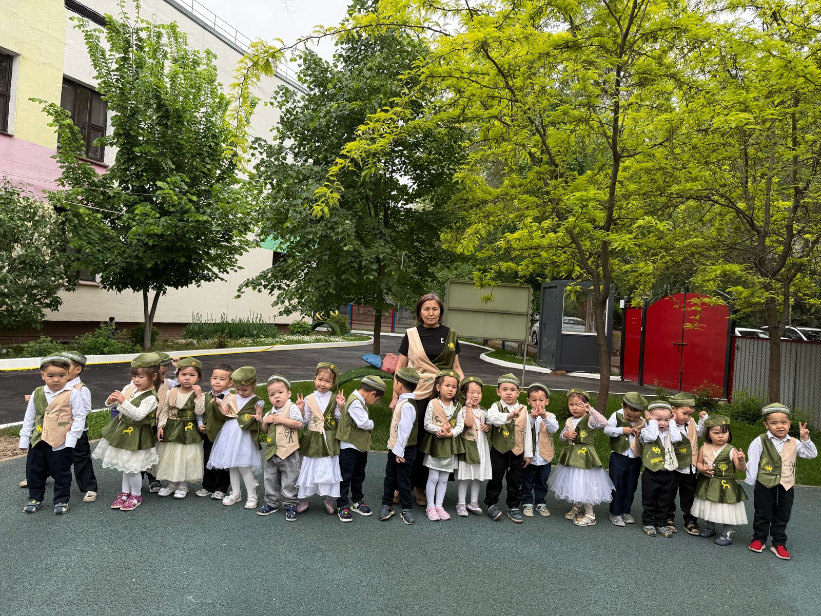 "Достығымыз жарасқан" мерекелік іс-шара. ересек "Сұңқар" тобы.